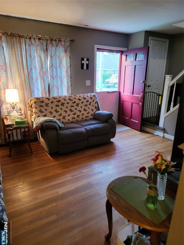 Elmwood Park, NJ 07407,68 Echo PL