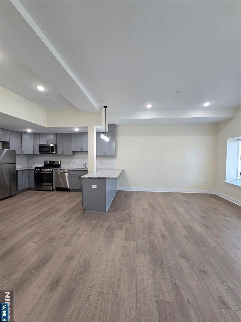 Kearny, NJ 07032,512 Kearny AVE #3E
