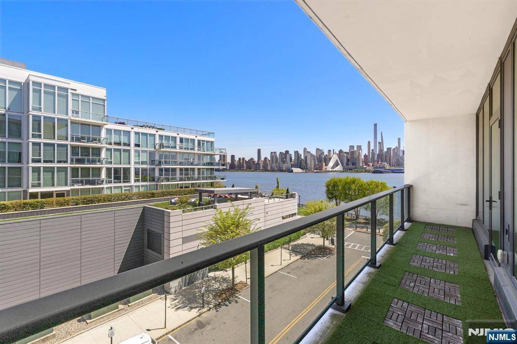 Weehawken, NJ 07086,1200 Ave At Port Imperial #406