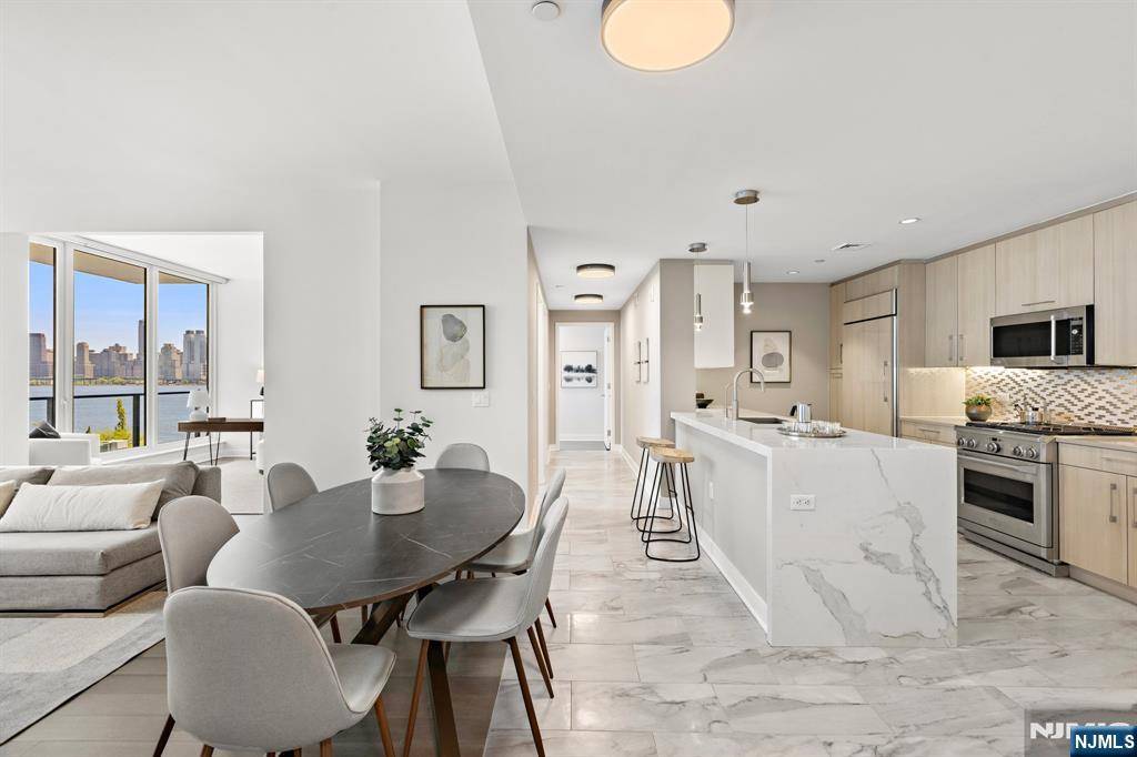 Weehawken, NJ 07086,1200 Ave At Port Imperial #406
