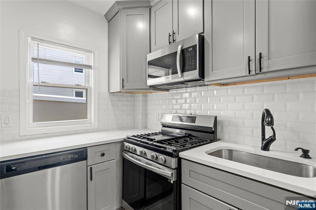 Weehawken, NJ 07086,56 Highwood TER #1