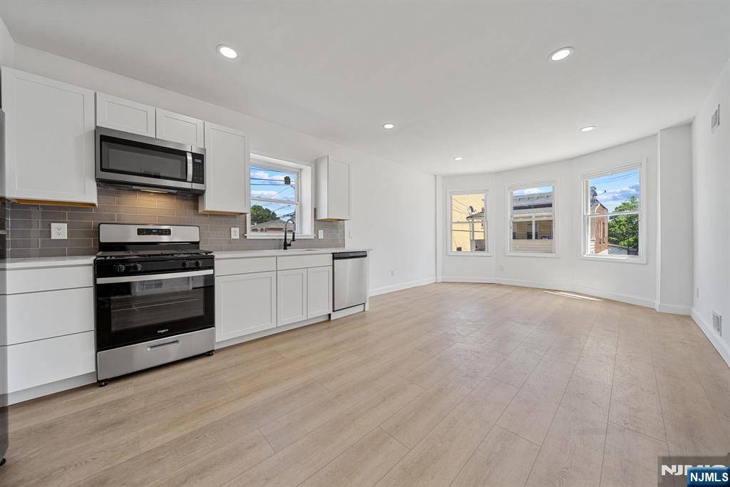 Garfield, NJ 07026,61 Farnham AVE #1