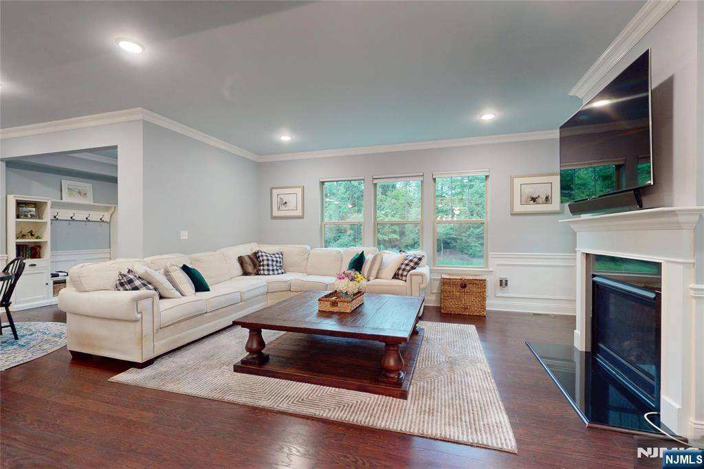 Woodcliff Lake, NJ 07677,16 Marilyn DR