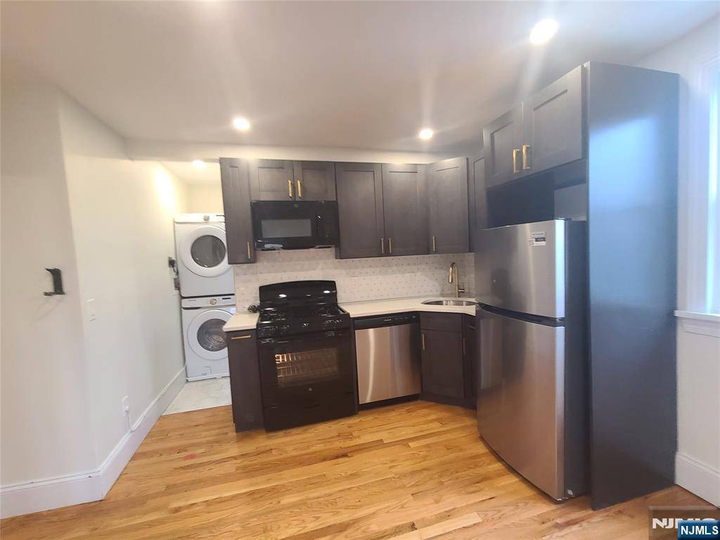 Hackensack, NJ 07601,35 Pangborn PL ##2