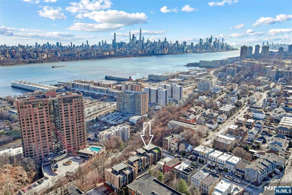 Cliffside Park, NJ 07010,5-05 Washington PL #5-05