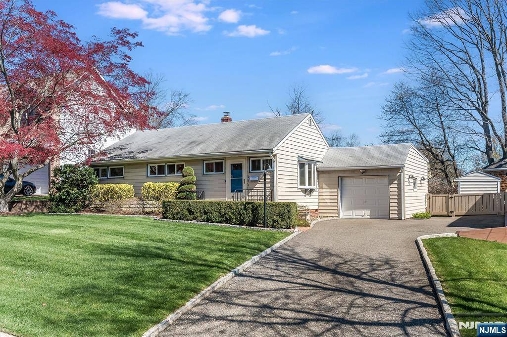 Paramus, NJ 07652,231 Hillside AVE