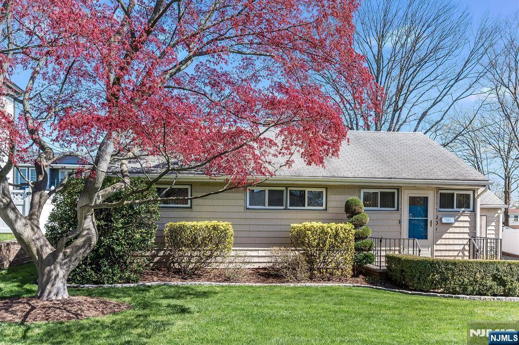 Paramus, NJ 07652,231 Hillside AVE