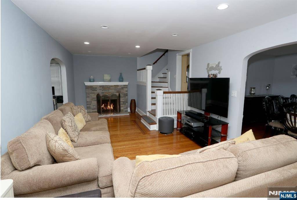 Bergenfield, NJ 07621,144 Wilbur RD