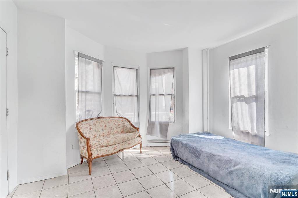 Orange, NJ 07050,506 Morris ST