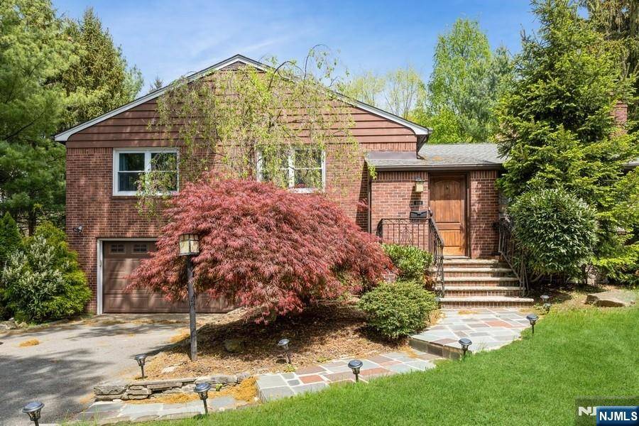 Tenafly, NJ 07670,109 Hudson AVE