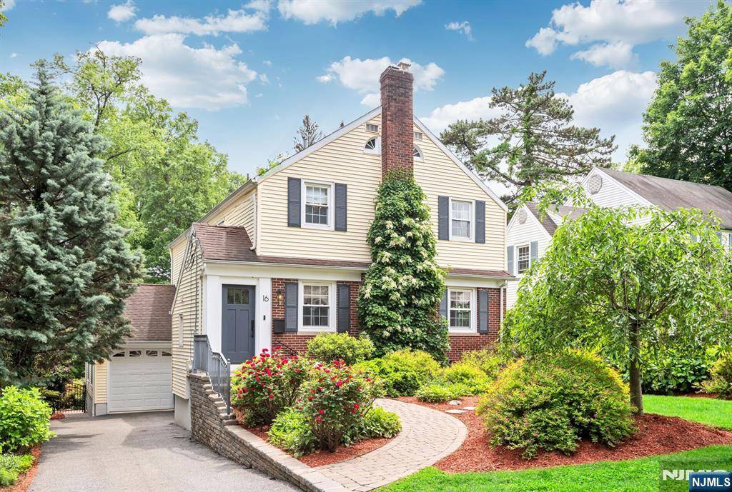 Glen Rock, NJ 07452,16 Highwood TER