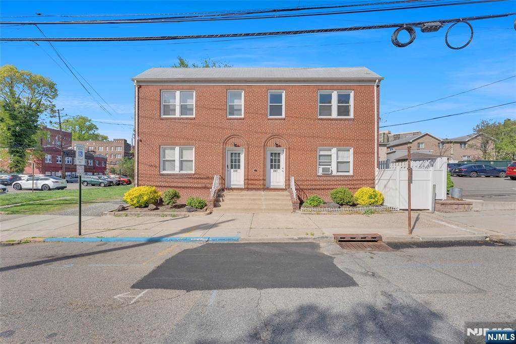 Cliffside Park, NJ 07010,227 Columbia AVE #2nd Floor