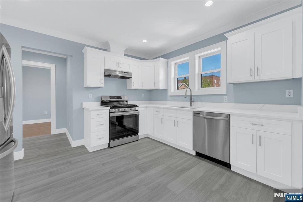 Cliffside Park, NJ 07010,227 Columbia AVE #2nd Floor