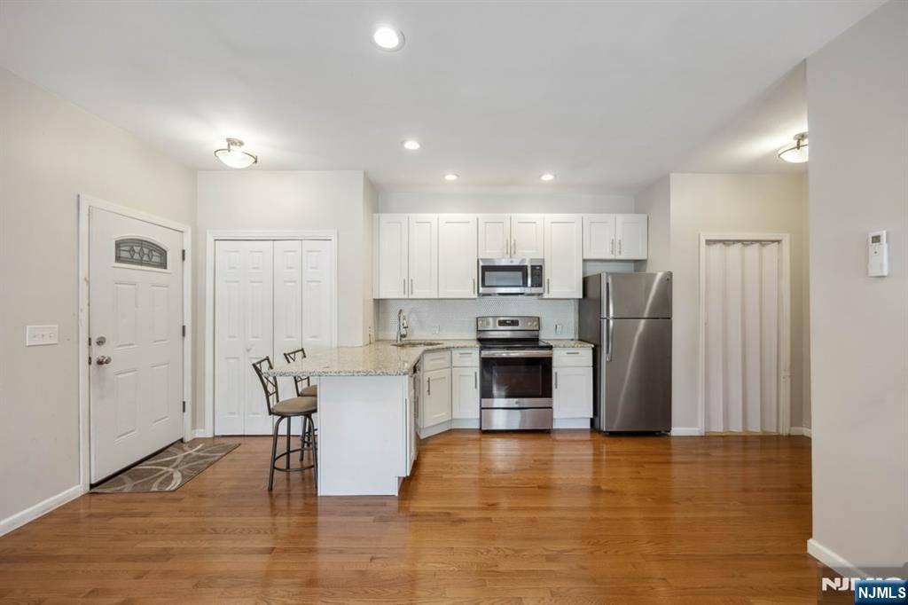 Ridgewood, NJ 07450,599 N Maple AVE #1