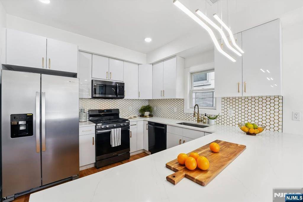 Jersey City, NJ 07306,54 Logan AVE #1