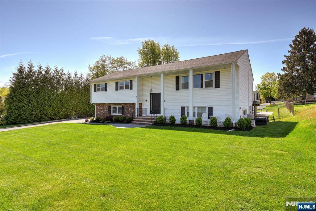 Wayne, NJ 07470,7 King CT