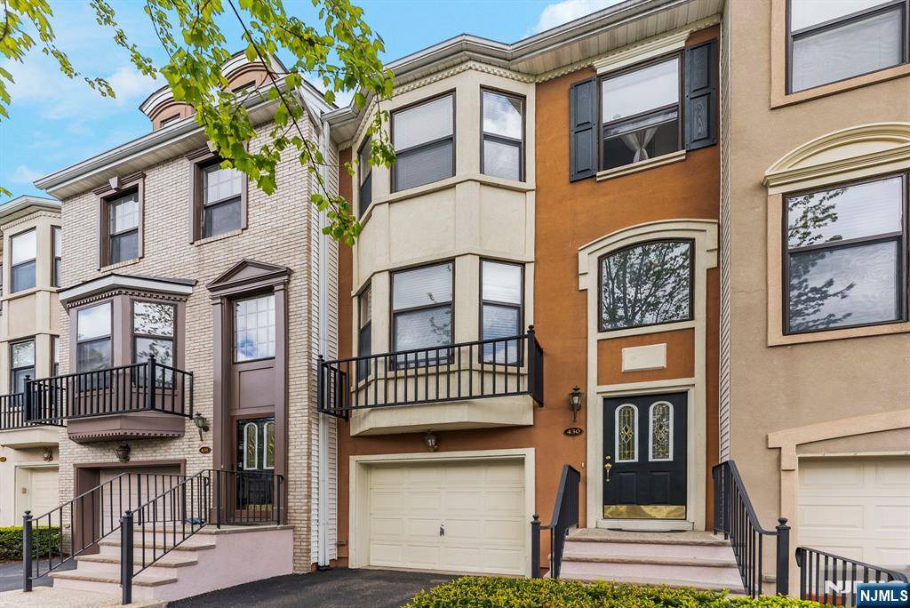 Nutley, NJ 07110,430 Hartford DR