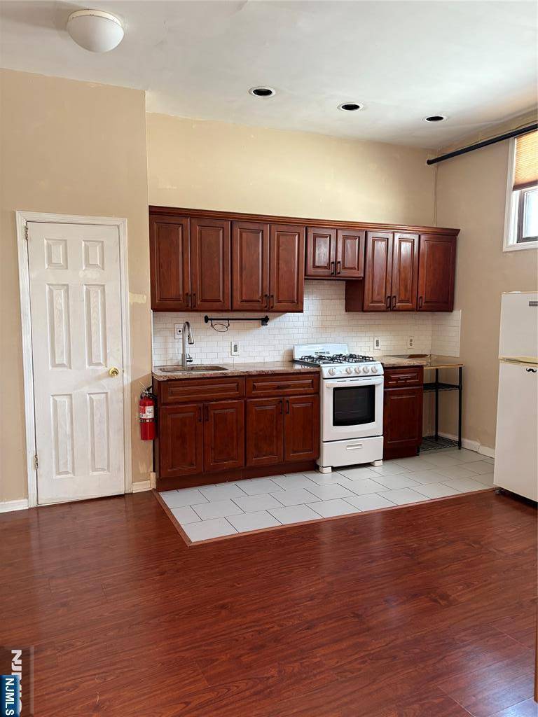 Fairview, NJ 07022,371 Anderson AVE #5