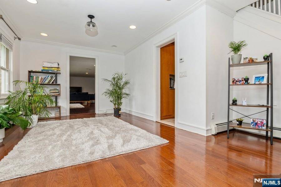 Closter, NJ 07624,111 Herbert AVE