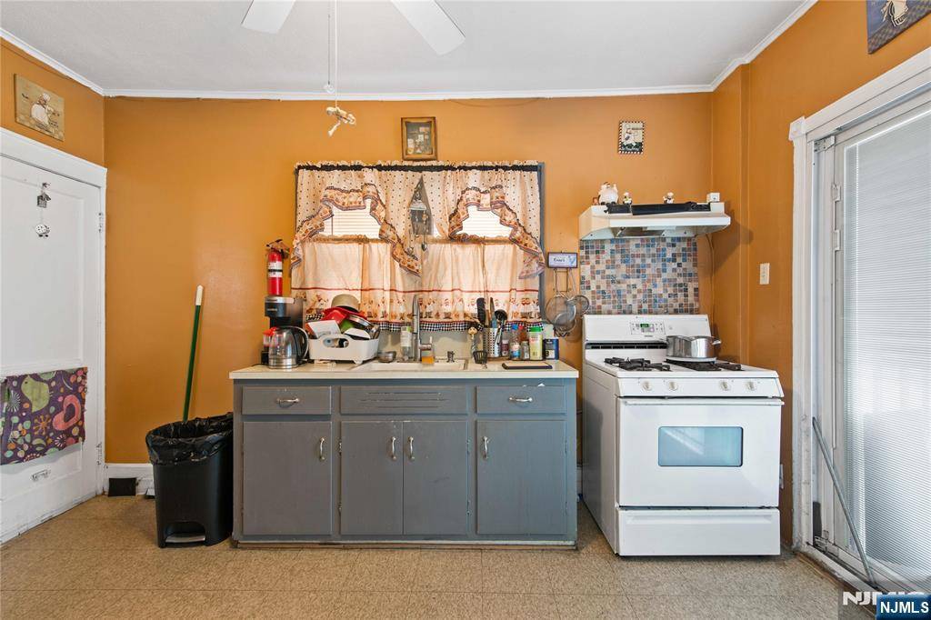 Newark, NJ 07107,296-298 11th ST