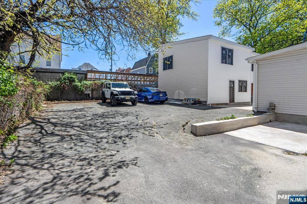 Irvington, NJ 07111,1026 Grove ST