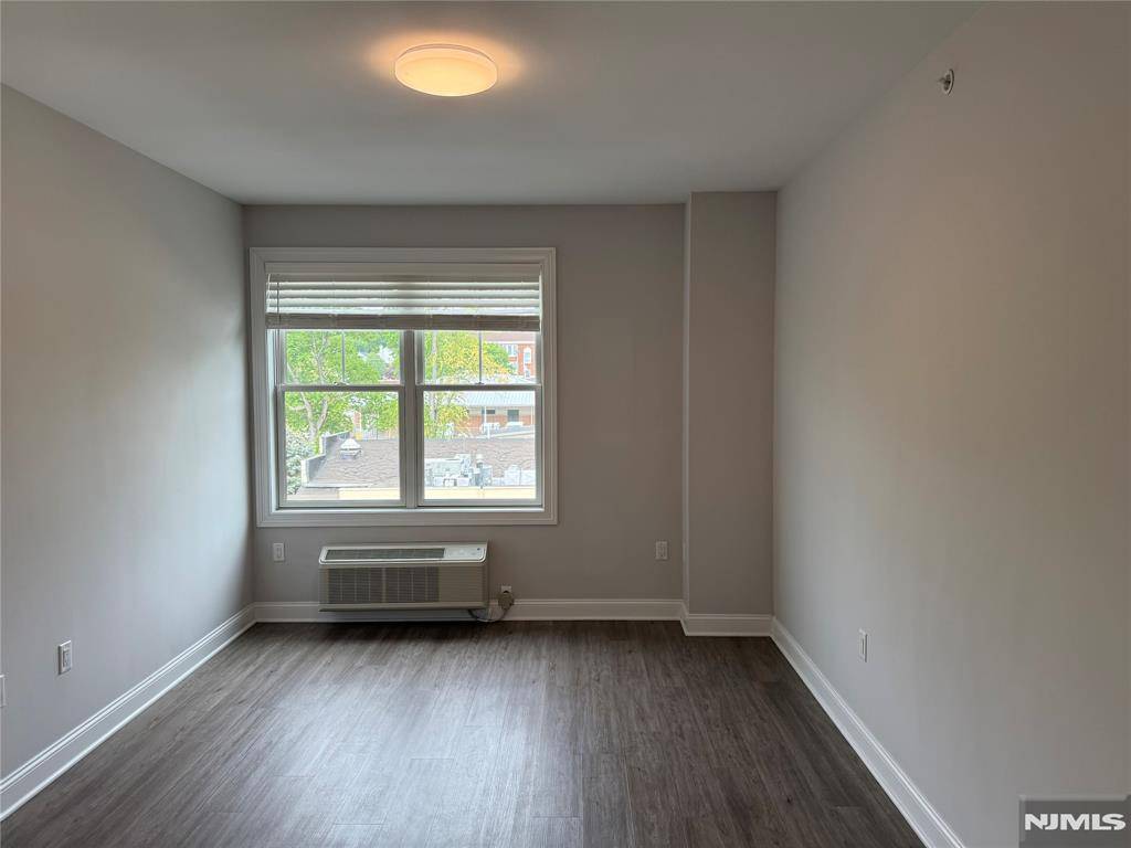 Park Ridge, NJ 07656,40 Park AVE #301