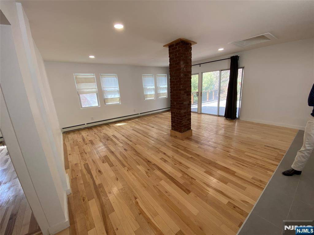 Edgewater, NJ 07020,600 Undercliff AVE