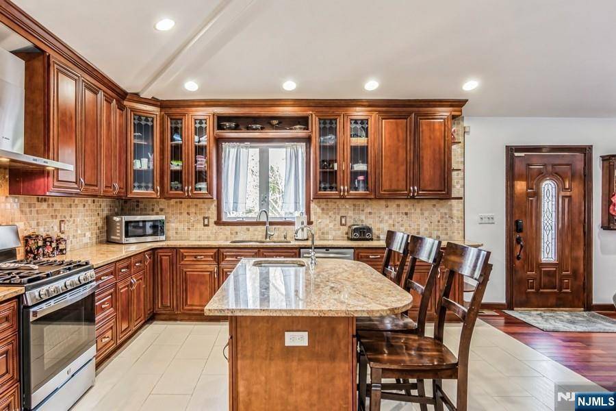 Nutley, NJ 07110,142 Brookfield AVE