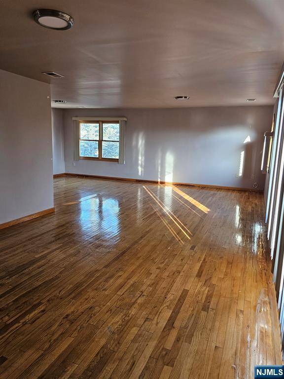 Lyndhurst, NJ 07071,229 Lake AVE #2