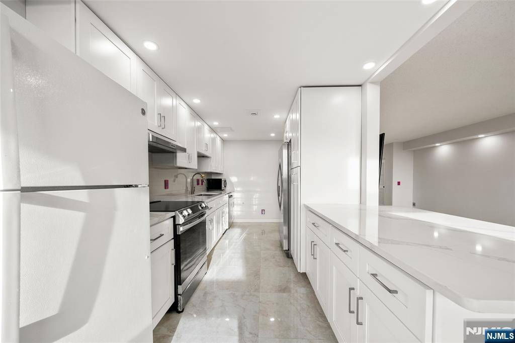 Fort Lee, NJ 07024,800 Palisade AVE #1804