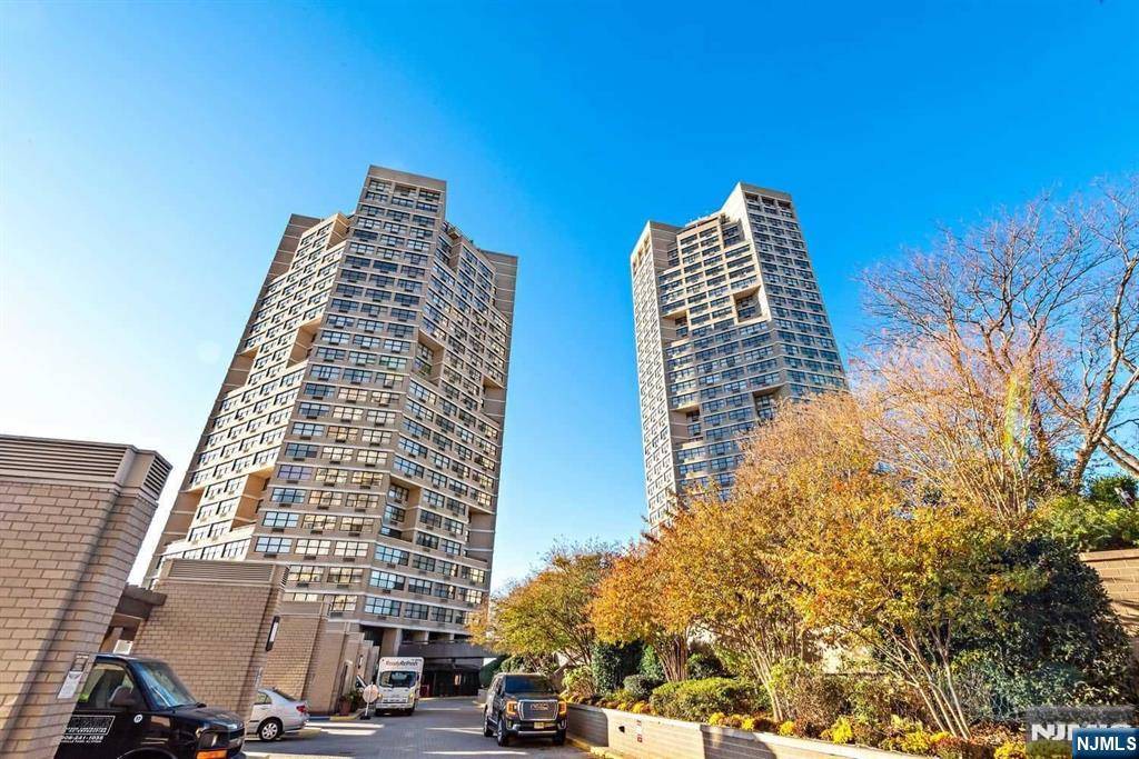 Guttenberg, NJ 07093,7002 Boulevard East #37F
