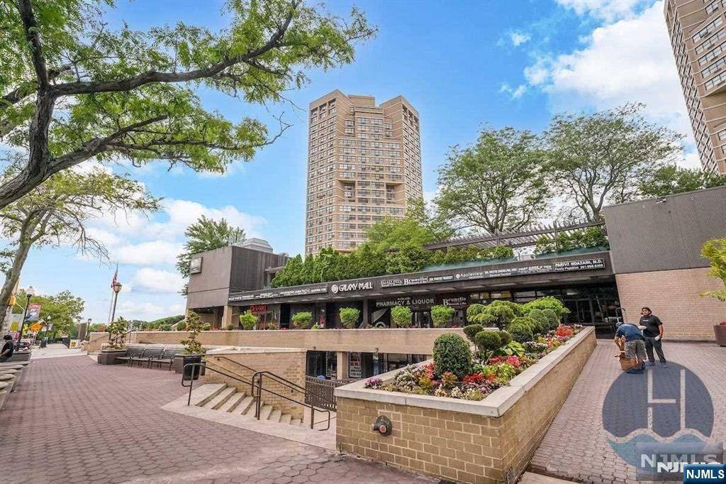 Guttenberg, NJ 07093,7002 Boulevard East #37F