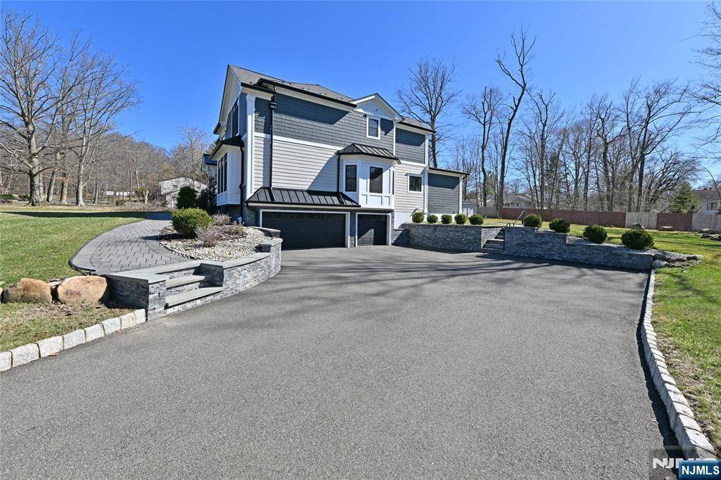 Upper Saddle River, NJ 07458,68 Hidden Glen RD