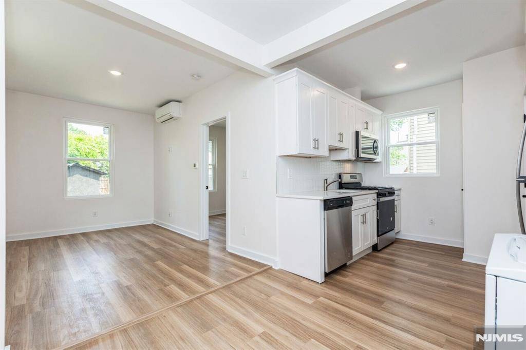 Bloomfield, NJ 07003,164 Glenwood AVE #102