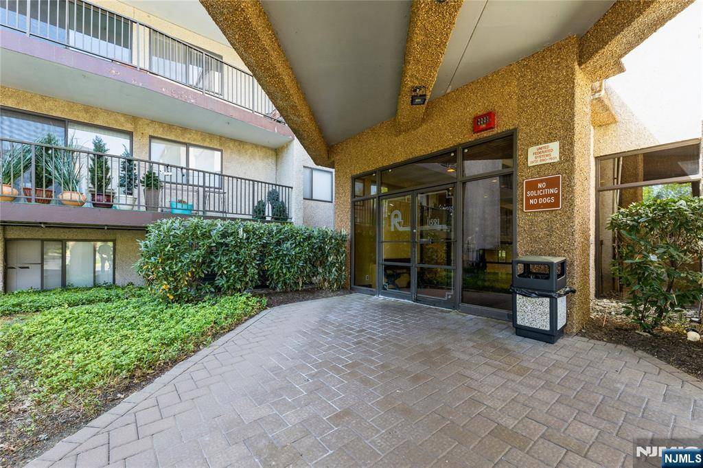 River Vale, NJ 07675,521 Piermont AVE #409