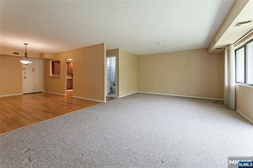 River Vale, NJ 07675,521 Piermont AVE #409
