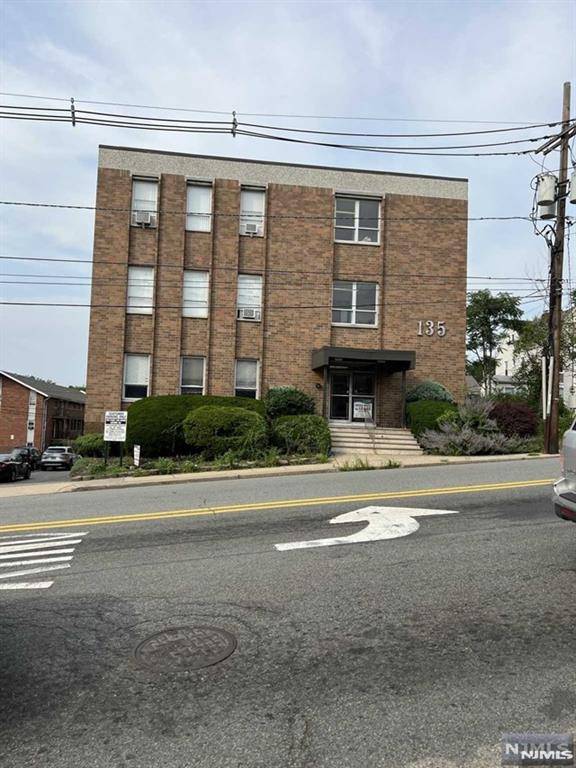 Leonia, NJ 07605,135 Fort Lee RD #303