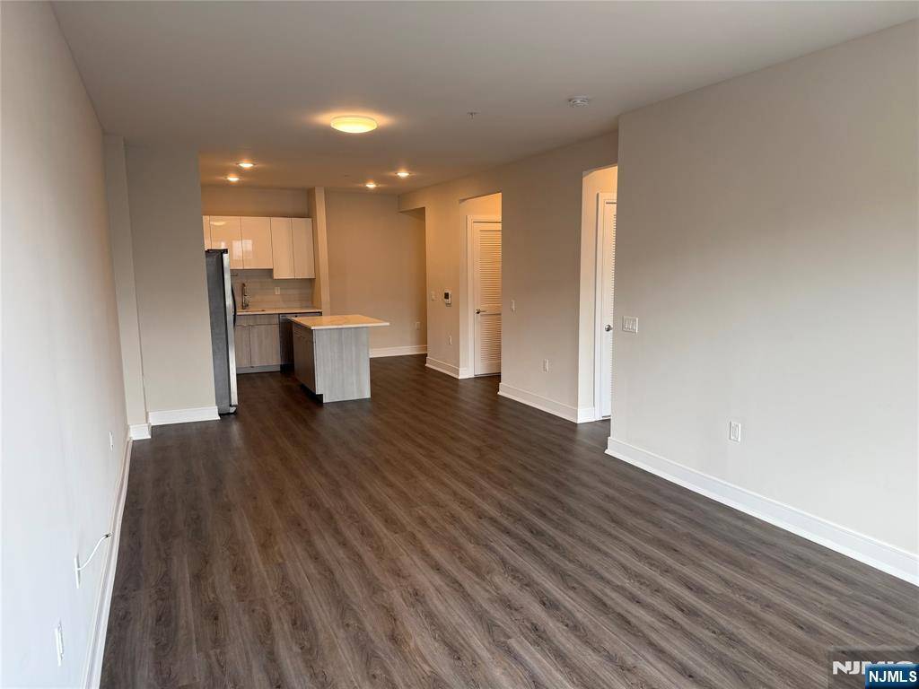 Fort Lee, NJ 07024,470 Main ST #415