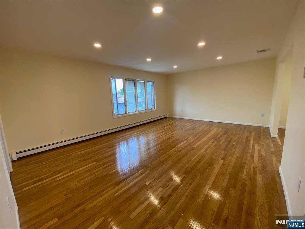 Fort Lee, NJ 07024,2442 1st ST #2 Fl