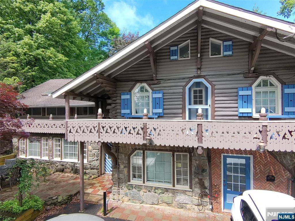 Sparta, NJ 07871,4 Woodbine LN