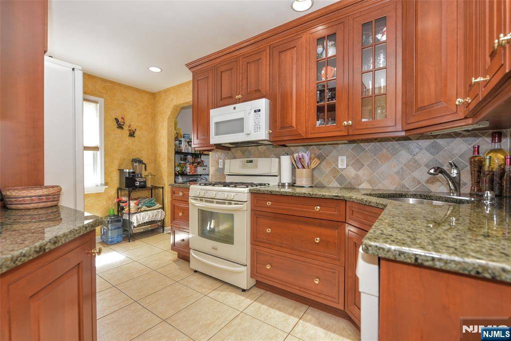 Maywood, NJ 07607,102 W Magnolia AVE