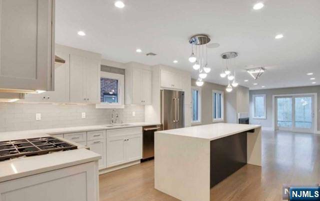 Edgewater, NJ 07020,746 Undercliff #A