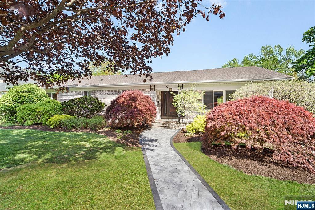 West Orange, NJ 07052,5 Stone DR