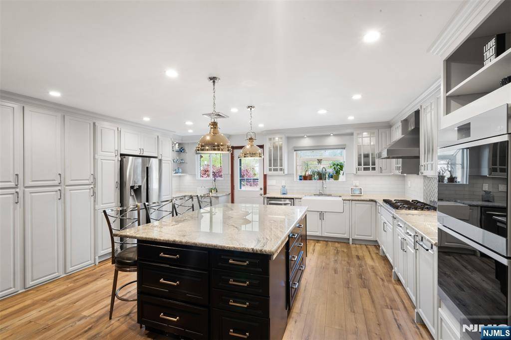 West Orange, NJ 07052,5 Stone DR