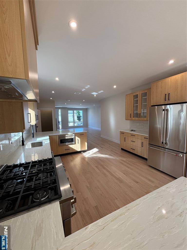 Palisades Park, NJ 07650,67 Harwood TER