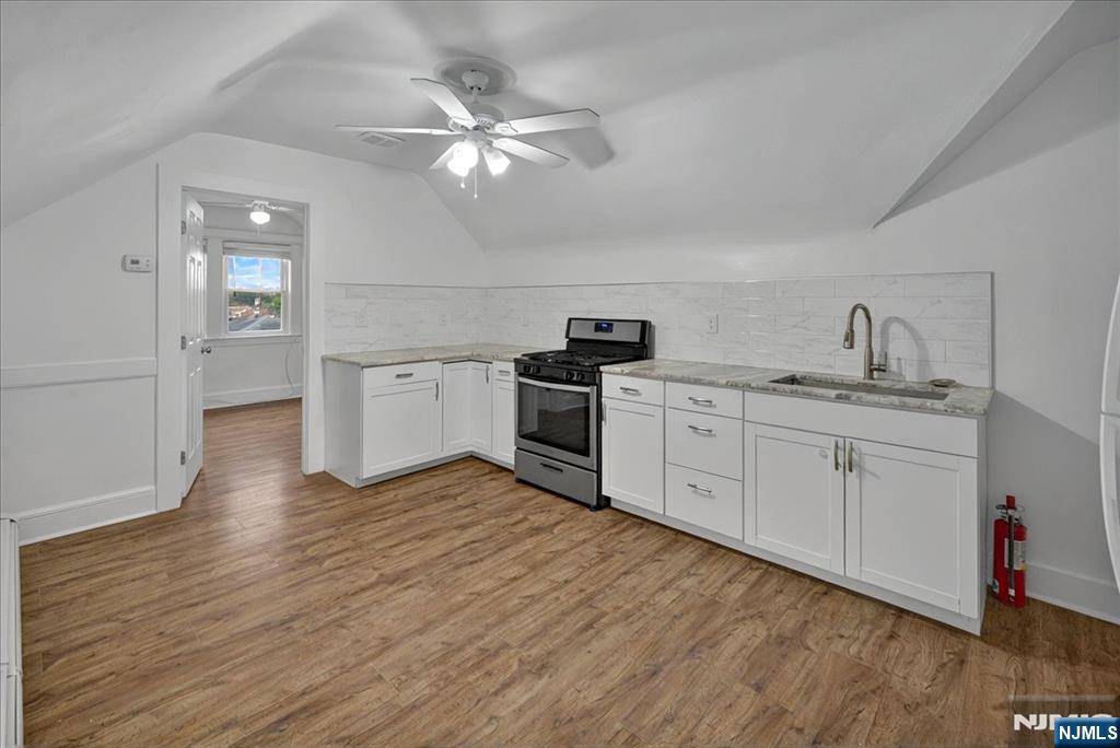 Elmwood Park, NJ 07407,60 Elm ST #5