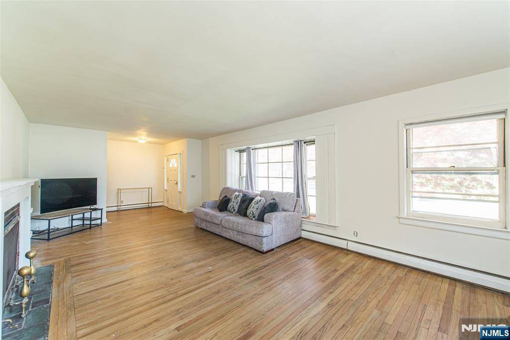 Totowa, NJ 07512,127 Hudson AVE