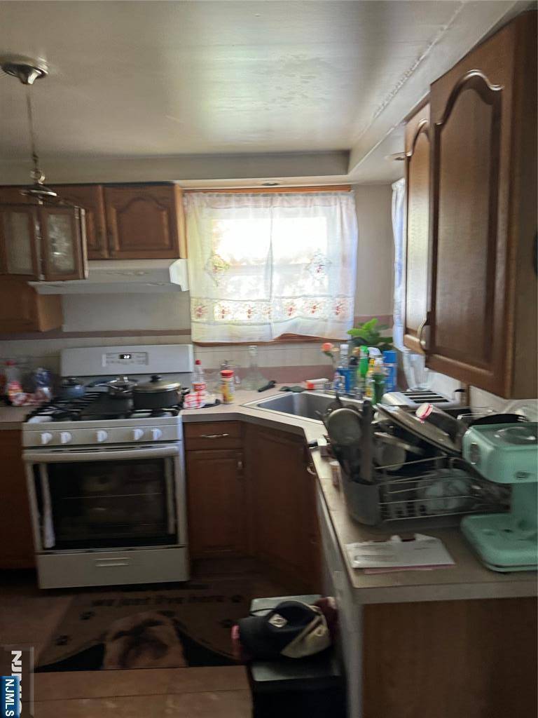 Bergenfield, NJ 07621,41 Maiden LN