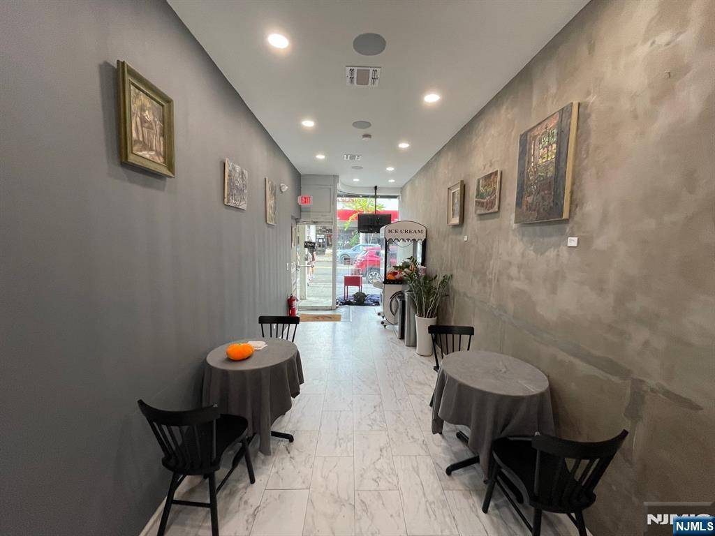 Tenafly, NJ 07670,22 Washington ST #B
