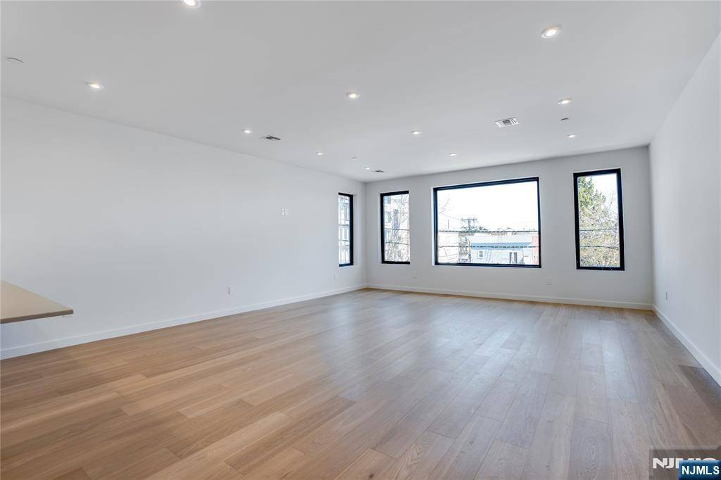 Guttenberg, NJ 07093,339 69th #2